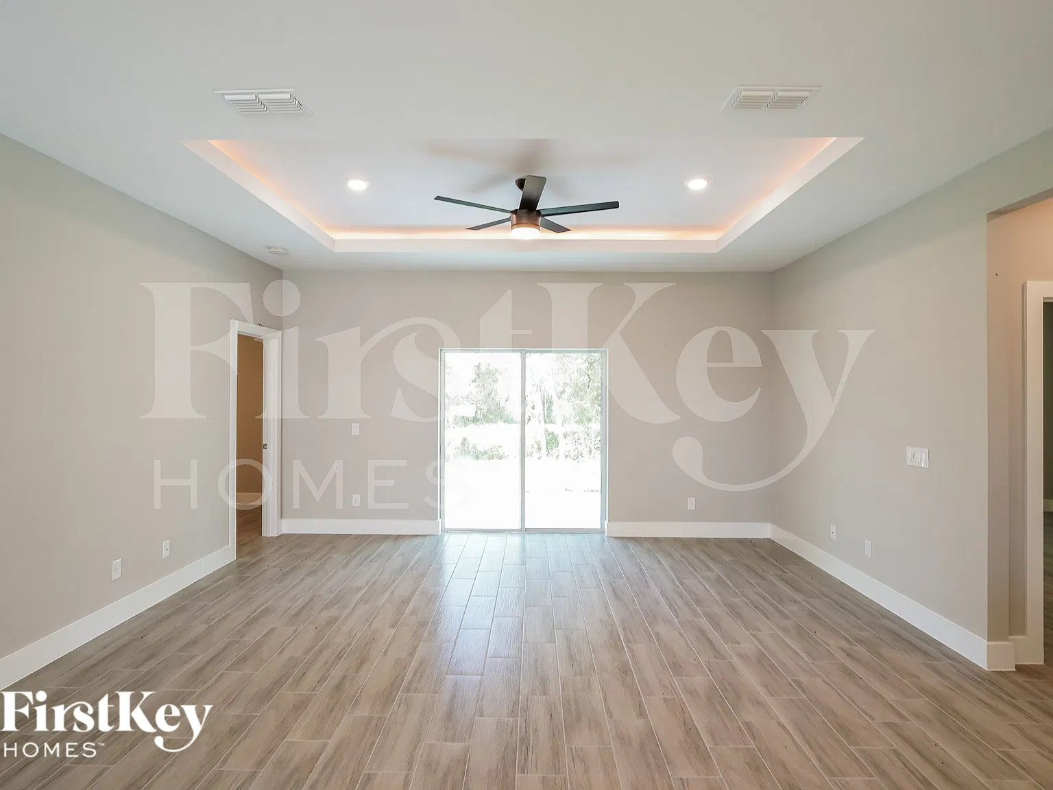 4 bed, 2.0 bath, 1670 sqft, $2,145 — Photo 2