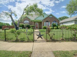 4371 Largo Dr, Grand Prairie, TX 75052