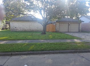 16462 Hibiscus Ln, Friendswood, TX 77546