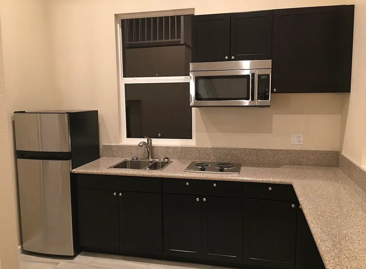Studio, 400 sqft, $1,599 — Photo 1