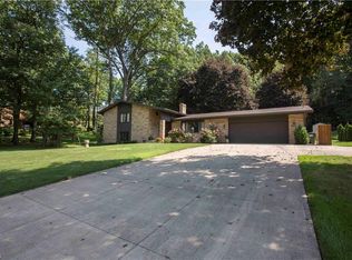 4601 La Burnum Dr, Akron, OH