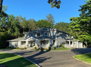 78 Barkers Point Rd, Port Washington, NY 11050