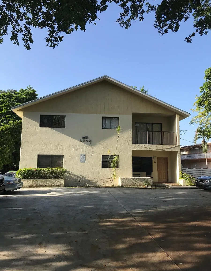 1017 SW 8th Street — Photo 1