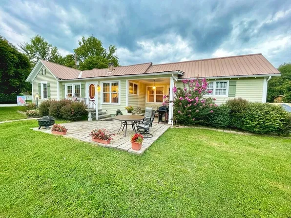 202 Webster St, Alderson, WV 24910