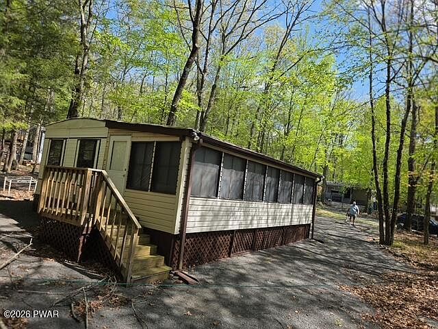 1st image of 105 Pheasant Ln
