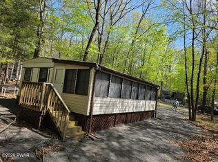 105 Pheasant Ln, Shohola, PA 18458