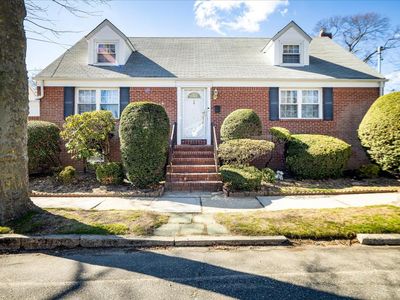 8 Garden Drive, Lynbrook, NY, 11563