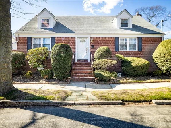 8 Garden Drive, Lynbrook, NY 11563