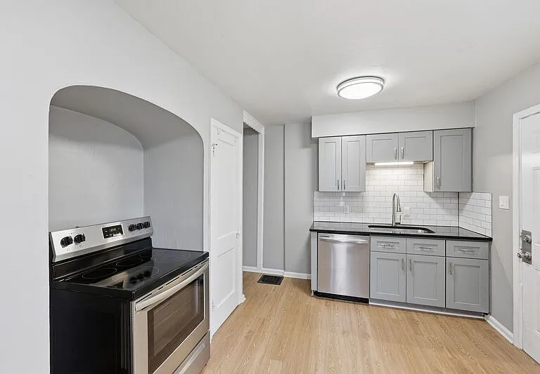 735 E Mithoff St — Photo 1