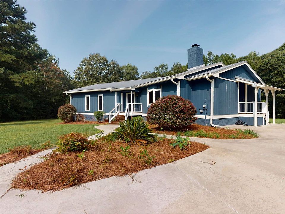 2nd image of 135 Cheshire Cir