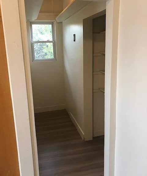 827 Hyde Park Ave — Photo 11