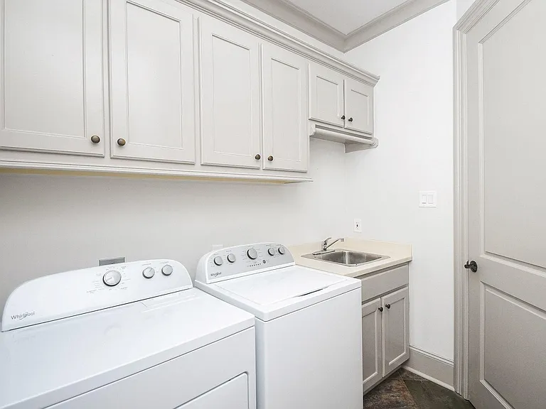 2702 Tudor Mnr — Photo 42