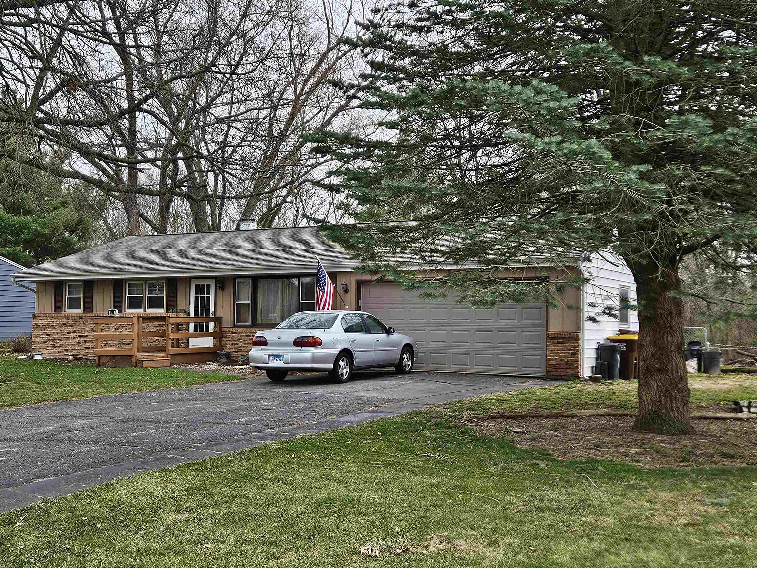 1411 Gladys Dr photo 1