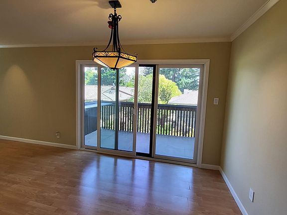 4th image of 320 Palo Alto Ave