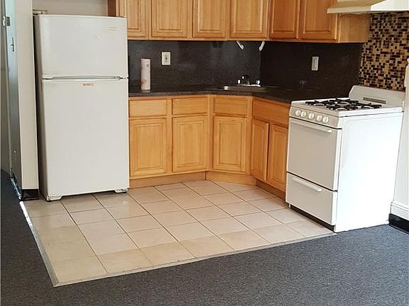 3rd image of 571 Macdonough St #2