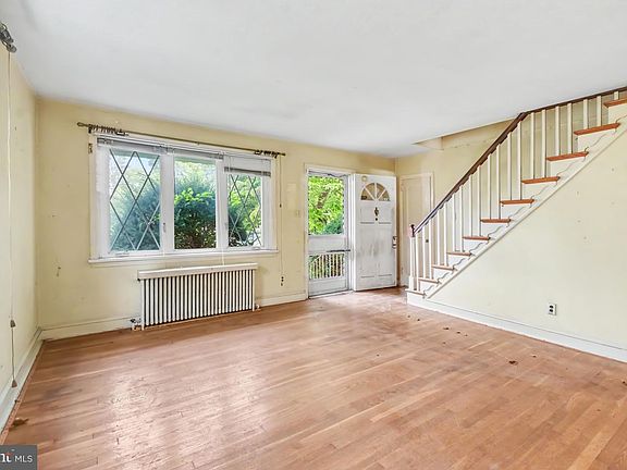 4th image of 308 Runnymede Ave