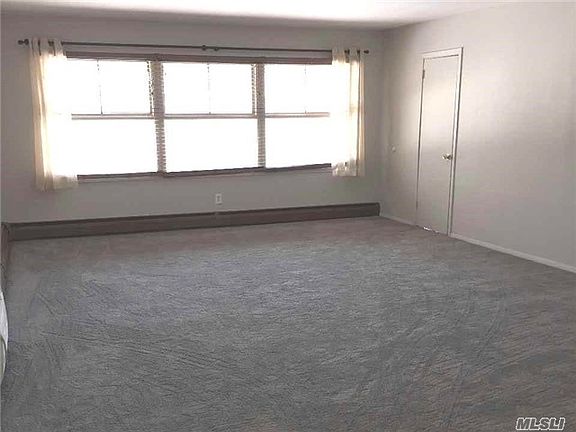 5th image of 8 Wedgewood Ln