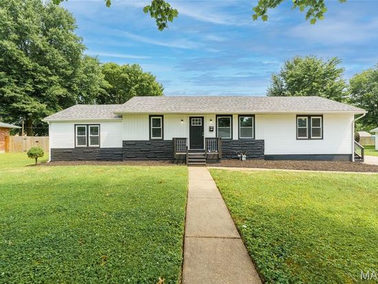 2431 Pine St, Granite City, IL 62040