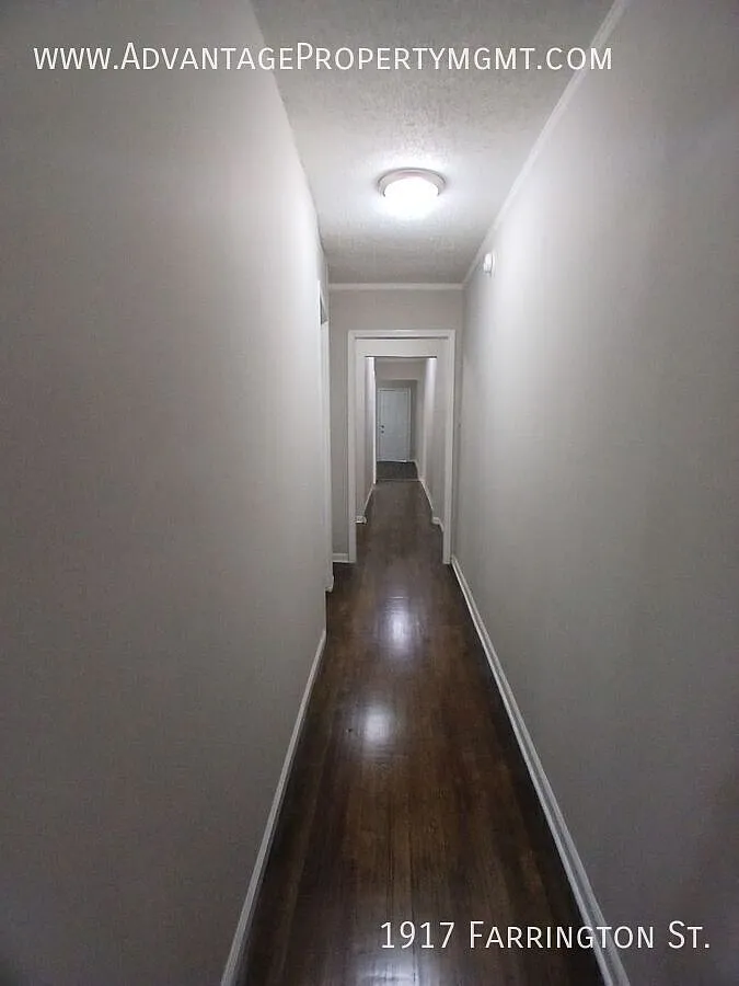 Renovated 2 bedroom 1 bath Duplex - Open To Section 8 - $99 Move In Special — Photo 4