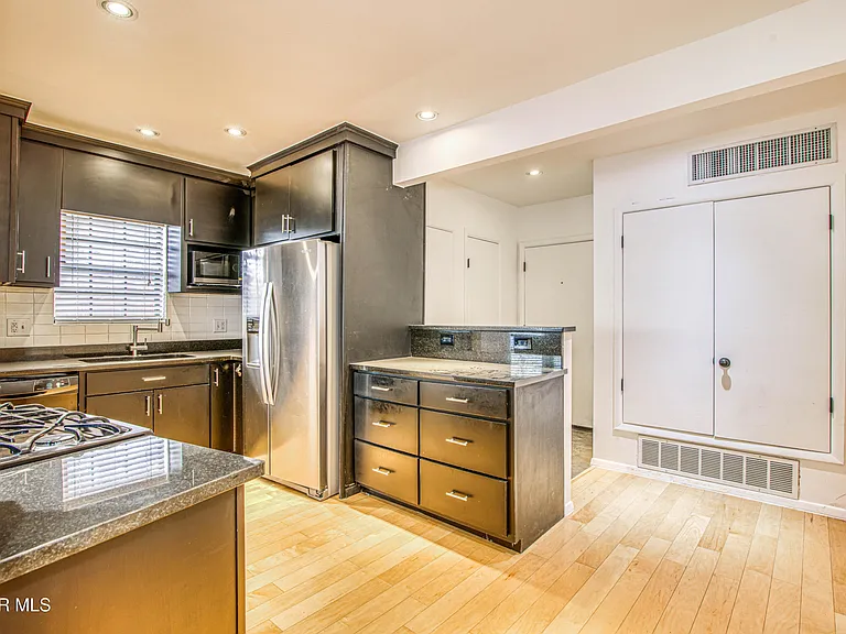 421 Irondale Dr #B — Photo 24