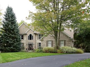 2044 Cascade Farms Dr SE, Grand Rapids, MI 49546