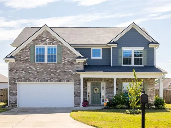131 White Oak Pl, Smiths Station, AL 36877