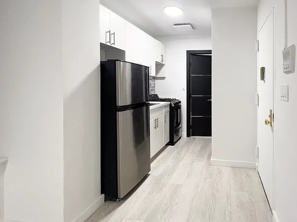 226 E 14th St APT 1T, New York, NY 10003