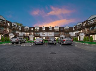 4206 Central Rd APT 3C, Glenview, IL 60025