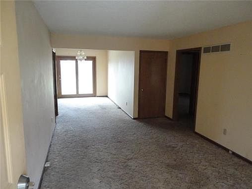 2nd image of 12944 Beacon Ave