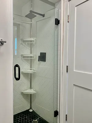 Rented by Max Apt LLC | media 15