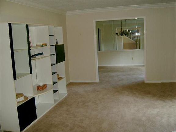3rd image of 8223 Thetford Ln
