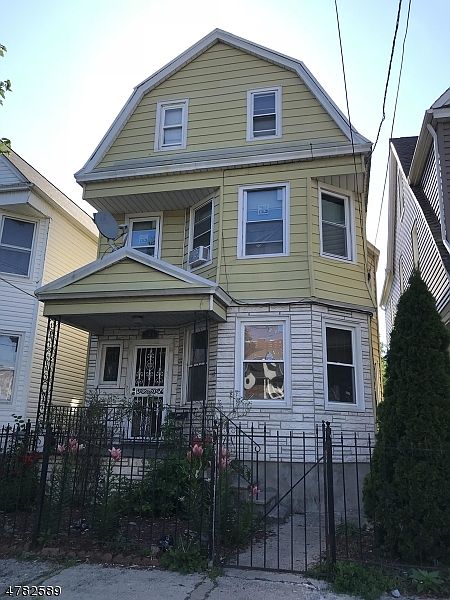 1st image of 160 Lincoln Ave