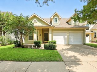 1105 Oakcrest Dr, Aubrey, TX 76227