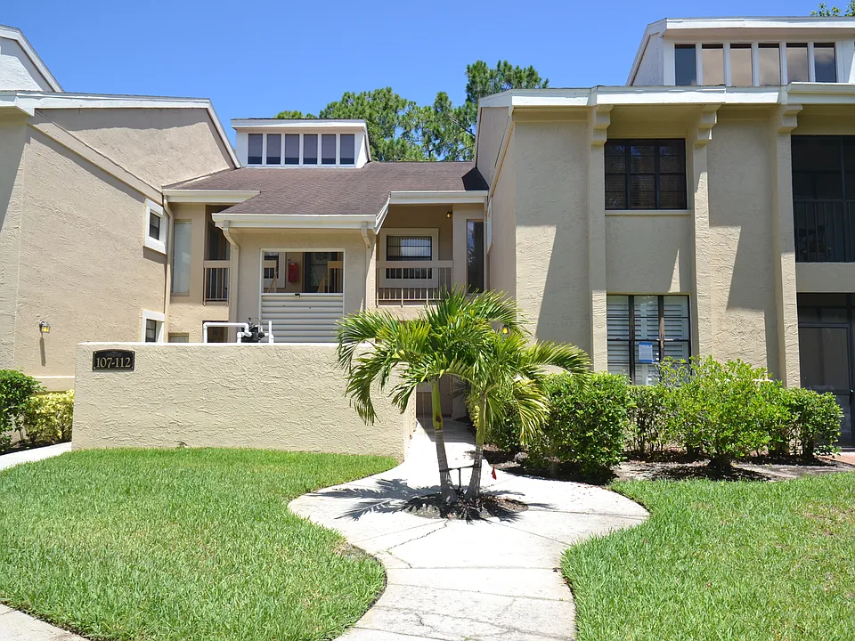 112 Lindsay Ln