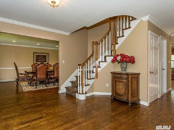 2nd image of 8 Parkwood Ln