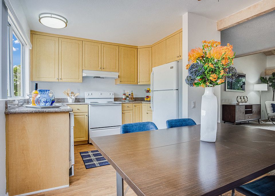 1st image of 15200 Magnolia St #20
