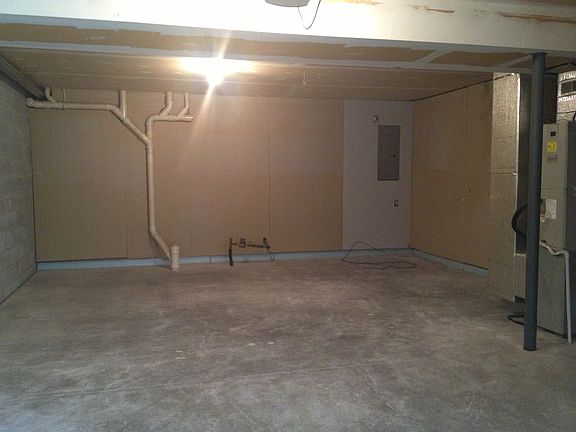 OVERSIZED GARAGE