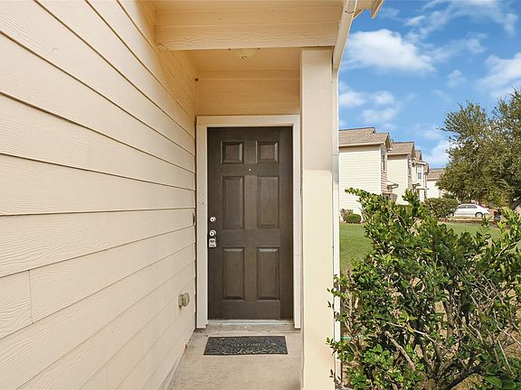 3rd image of 5010 Dartmoor Ridge Trl