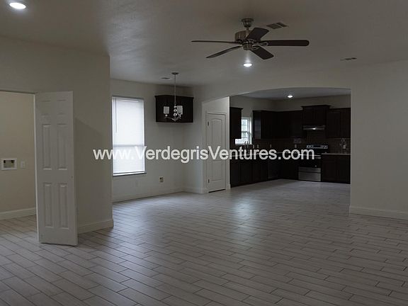 4th image of 209 E Barron Ave
