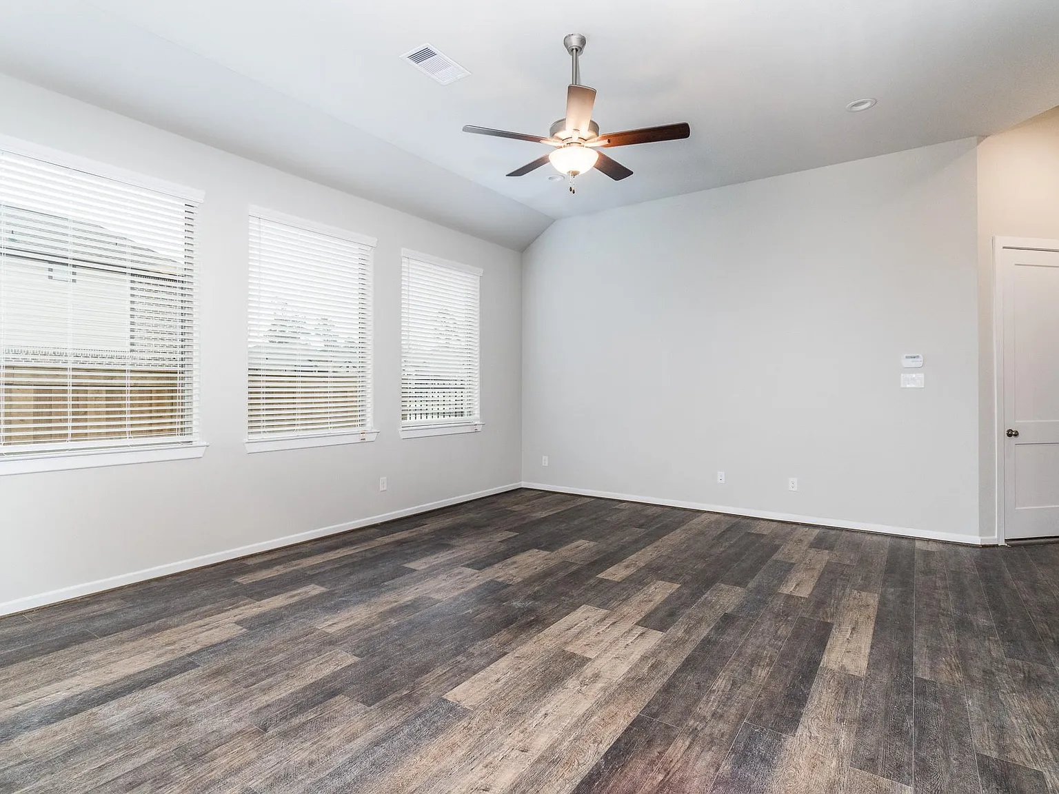 4 bed, 2.5 bath, 2149 sqft, $2,800 — Photo 4
