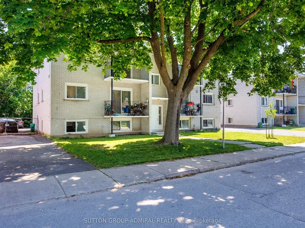 91 Toronto St #2, Kingston, ON K7L 4A5