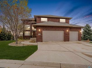 5600 Park Knl, Sioux Falls, SD 57108