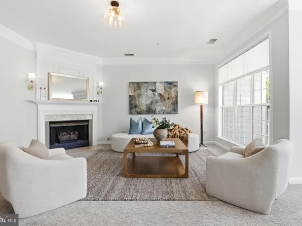 1734 Kingsgate Ct Unit 302, Alexandria, VA 22302