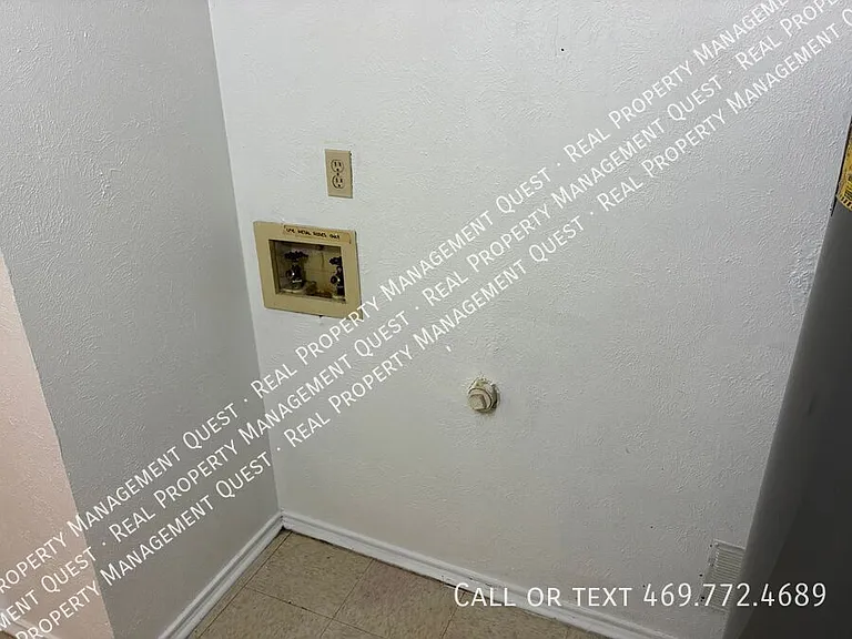 2402 Sunflower Dr — Photo 9
