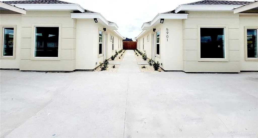 2 bed, 2.0 bath, 1068 sqft, $1,045 — Photo 2