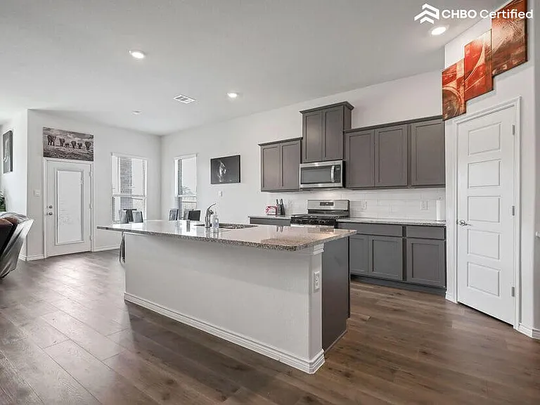 1505 Estivella Dr — Photo 8