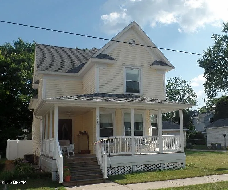 237 Mill St photo 1