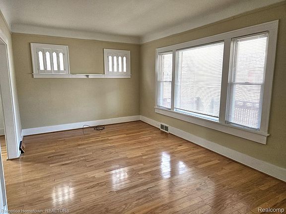 5th image of 571 W Saratoga St