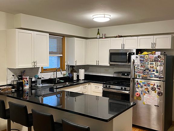 4th image of 4420 N Winchester Ave #2E