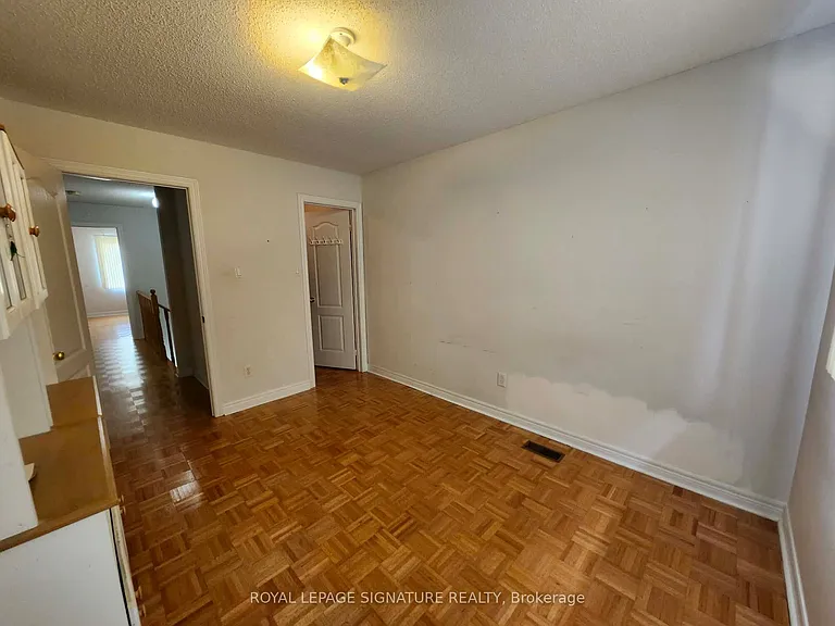 99 Corkwood Cres — Photo 11